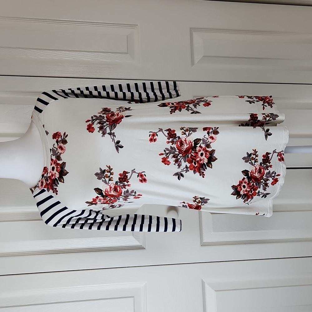 Floral and Striped tshirt, Size 12. So pretty 😍 - Picture 1 of 9